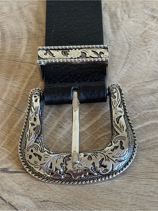 Accessories - Women's Black Leather Belt with Ornate Silver Western Buckle